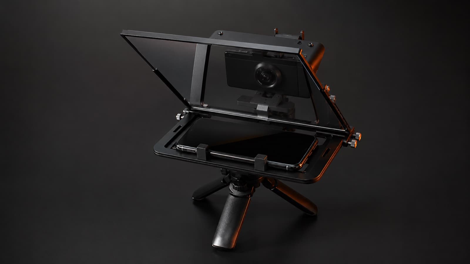 Rig de teleprompter para celular com vidro beam-splitter a 45° montado num tripé de mesa